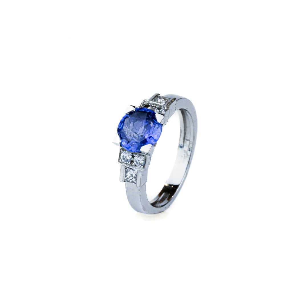 7 - Bague Saphir Ceylan et Diamants en Or Blanc 18k